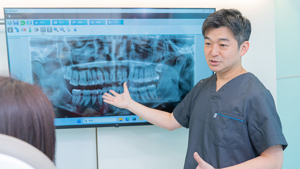口腔内カメラとモニターを用いた丁寧な説明